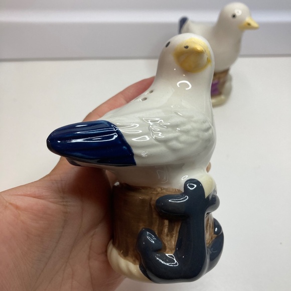 Vintage pair of seagulls porcelain salt and pepper shaker marine decorative - Picture 3 of 10